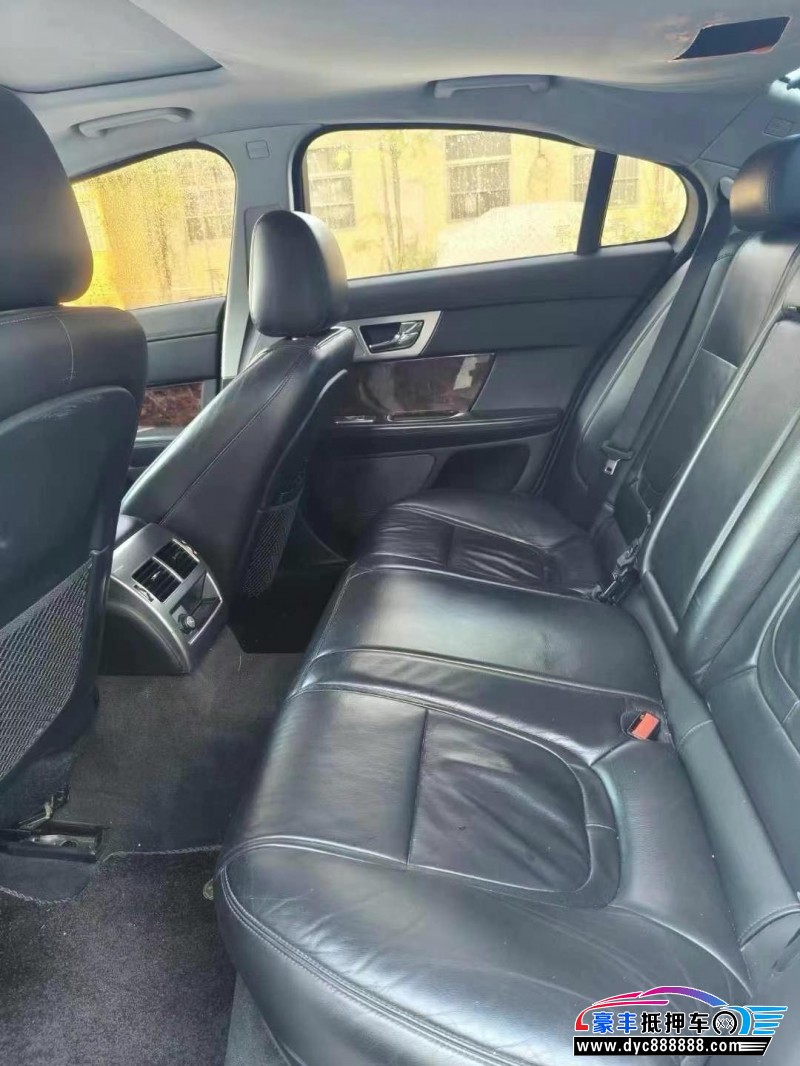 16年捷豹XF轿车抵押车出售