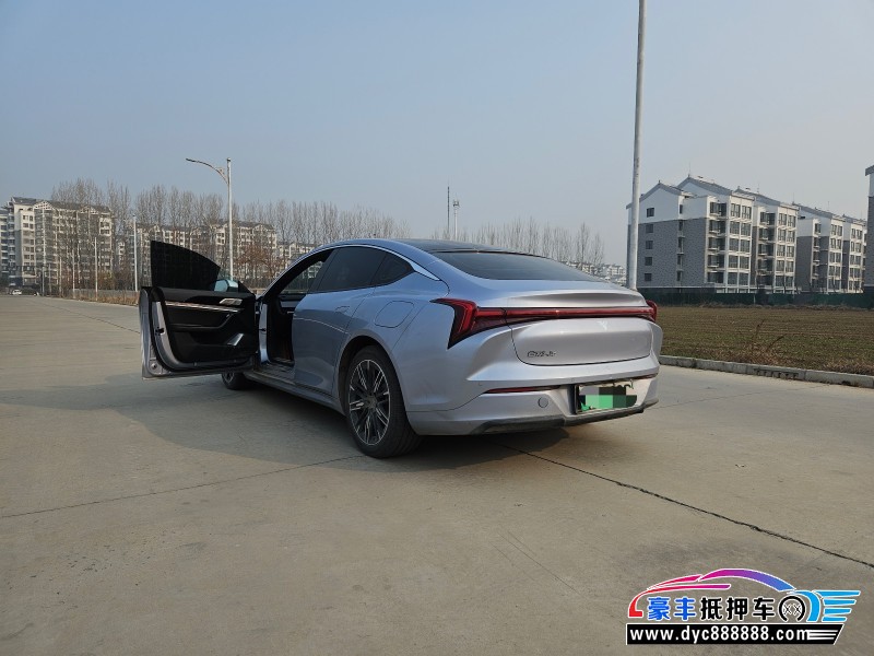 24年哪吒S轿车抵押车出售