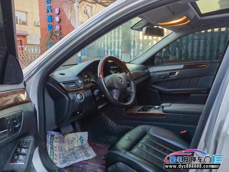 13年奔驰E轿车抵押车出售