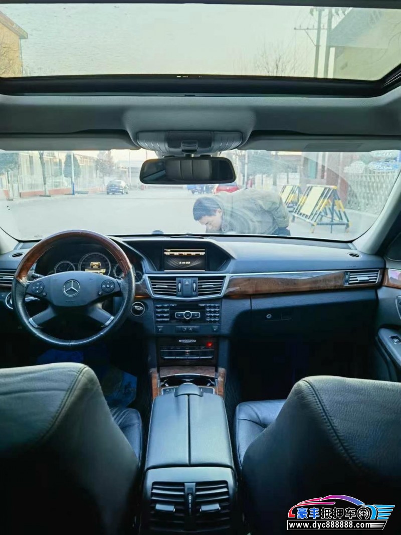 13年奔驰E轿车抵押车出售