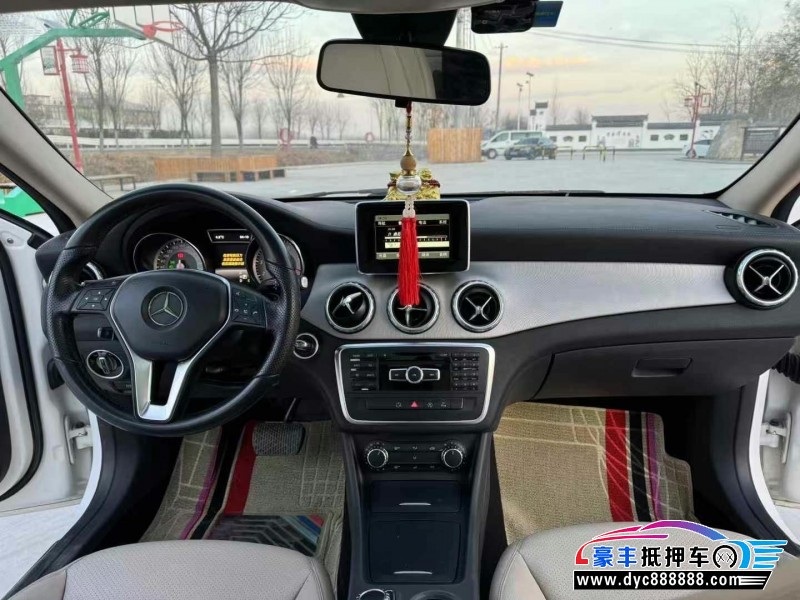 15年奔驰GLA轿车抵押车出售