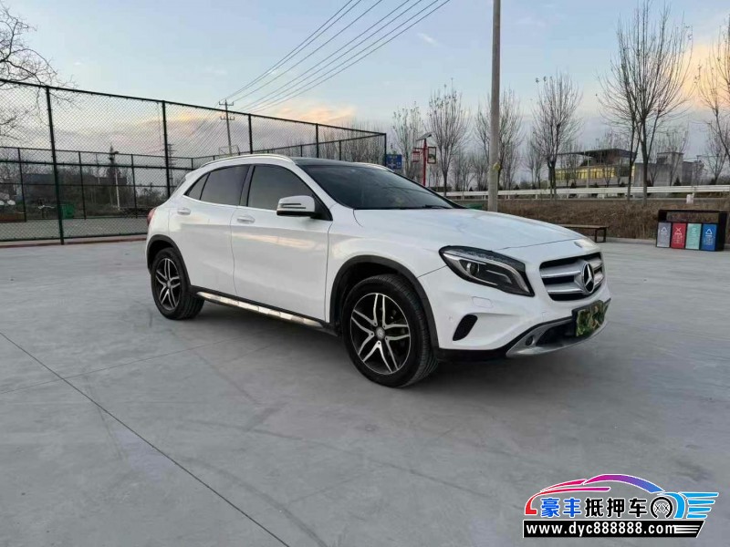 15年奔驰GLA轿车抵押车出售