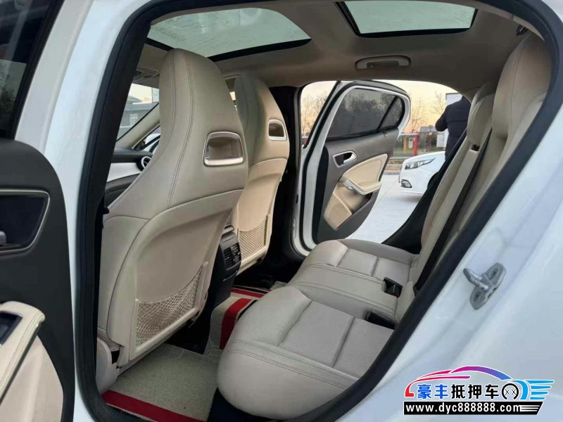 15年奔驰GLA轿车抵押车出售