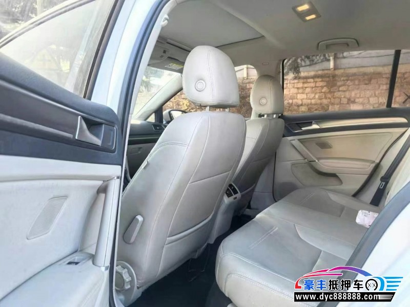 16年大众高尔夫轿车抵押车出售