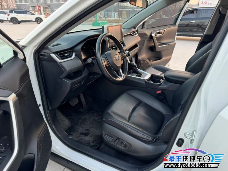 21年丰田RAV4轿车抵押车出售