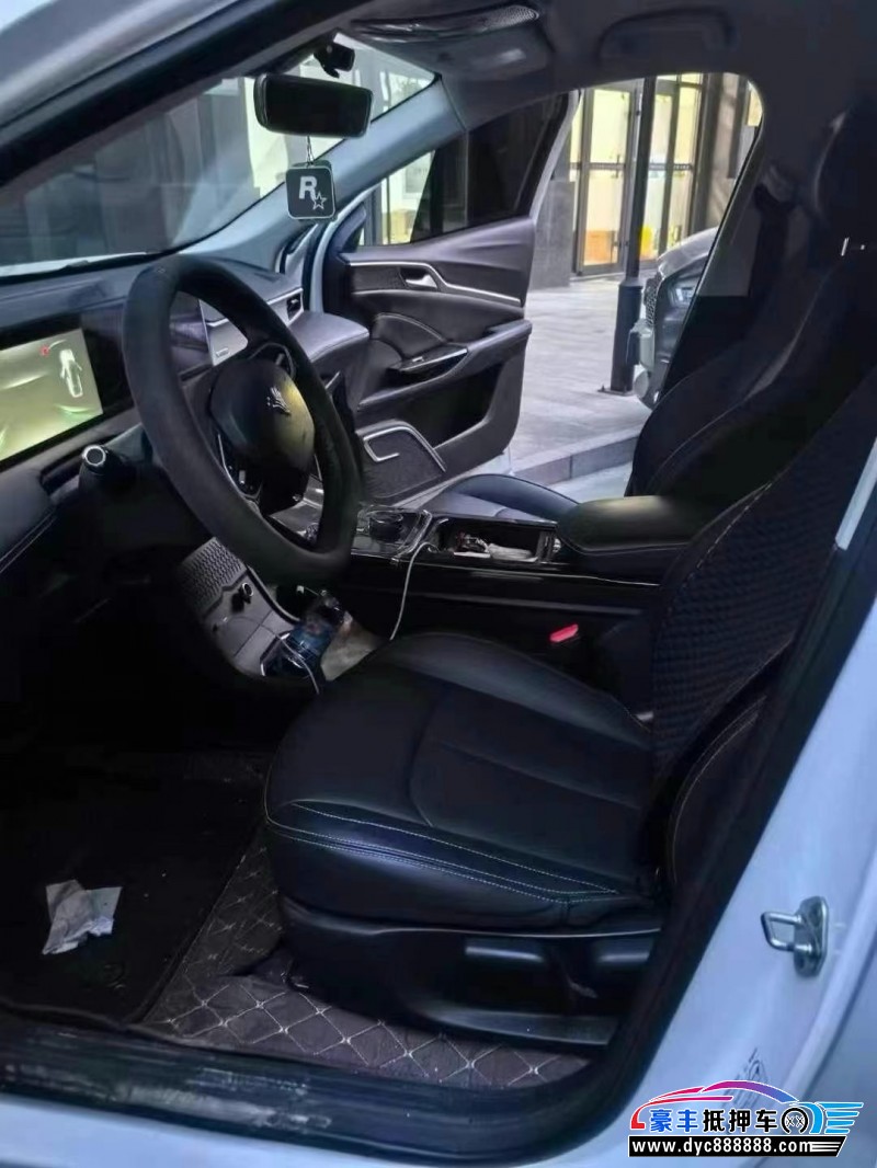 23年哪吒U轿车抵押车出售