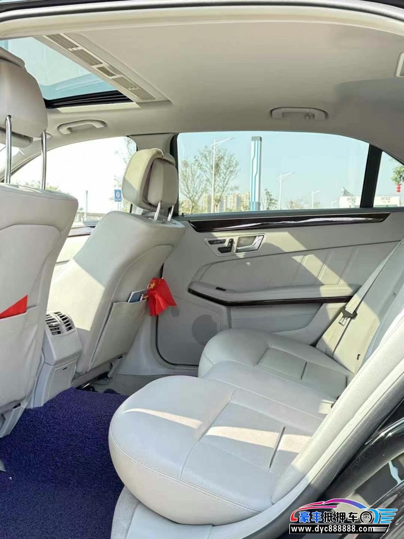 13年奔驰E轿车抵押车出售