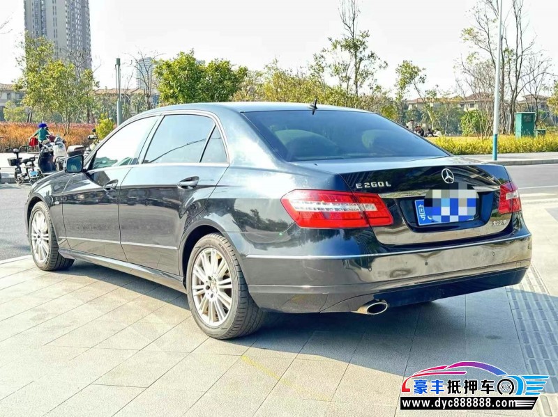 13年奔驰E轿车抵押车出售