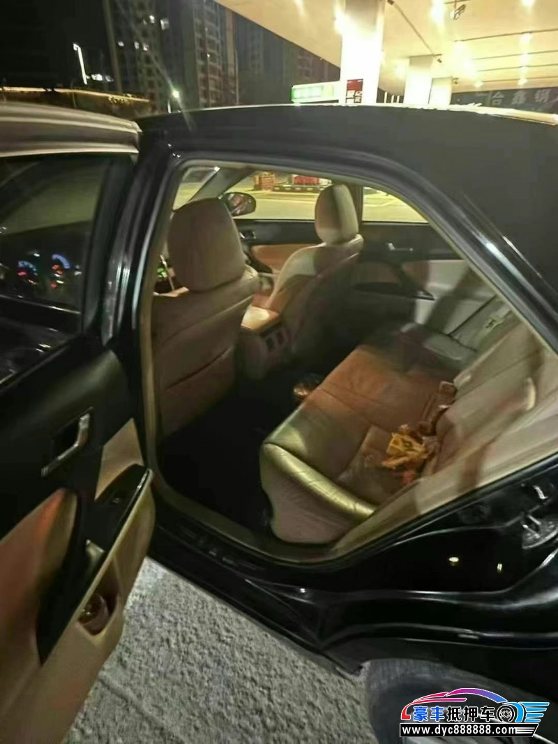 12年丰田锐志轿车抵押车出售