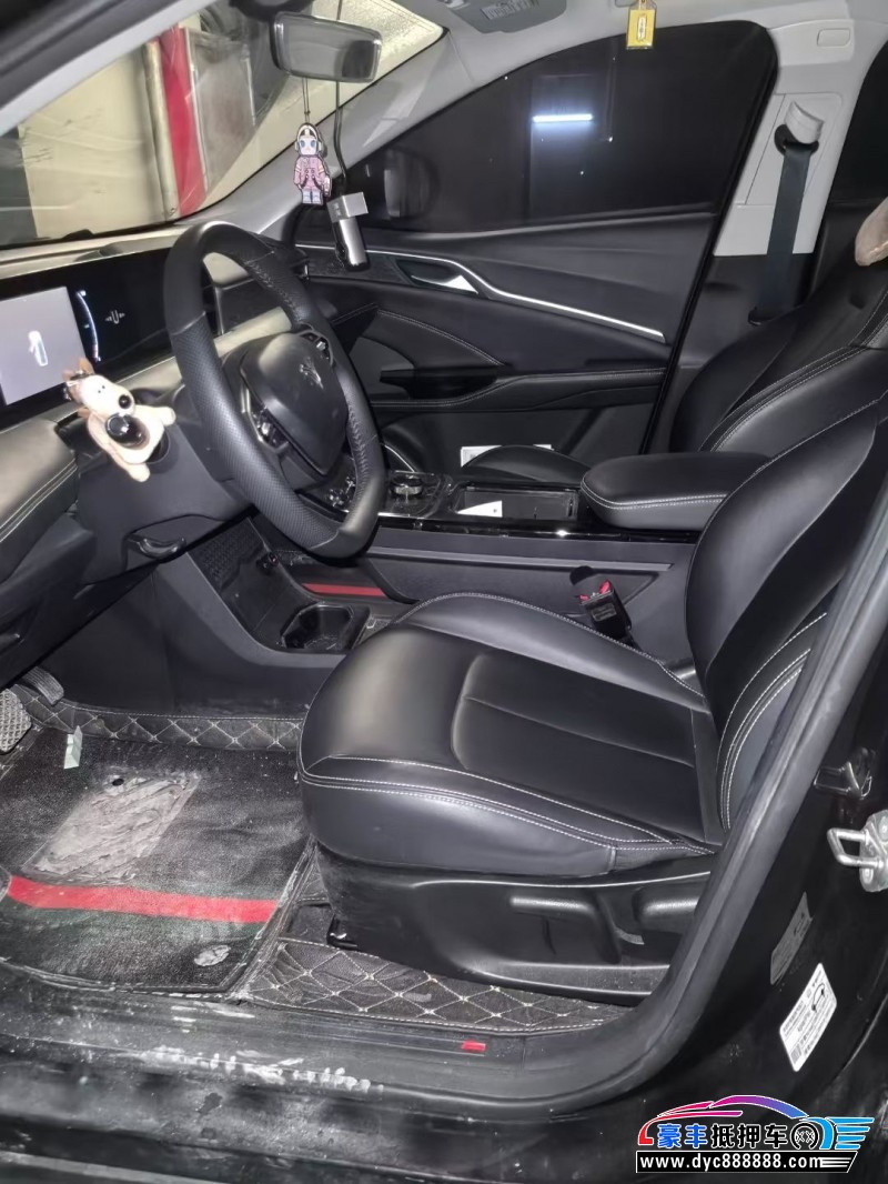 23年哪吒U轿车抵押车出售