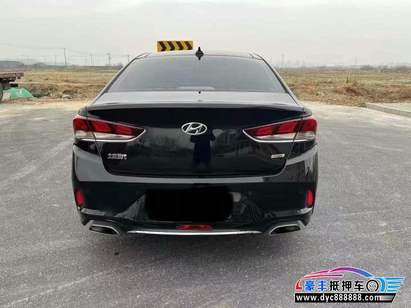 18年现代索纳塔轿车抵押车出售