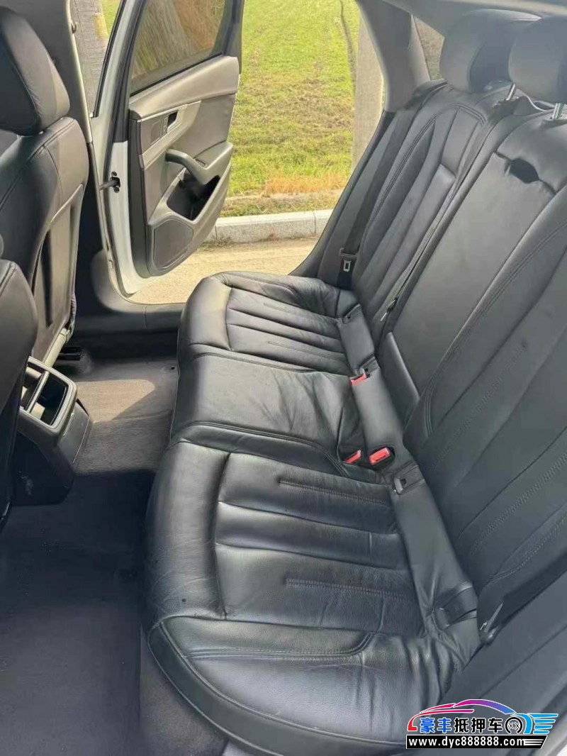 17年奥迪A4L轿车抵押车出售