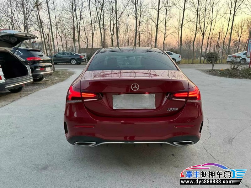 21年奔驰A轿车抵押车出售