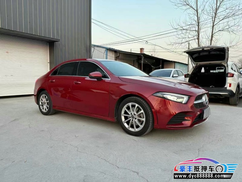 21年奔驰A轿车抵押车出售