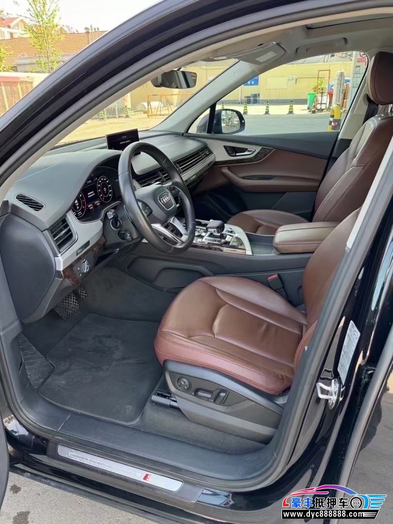 17年奥迪Q7轿车抵押车出售