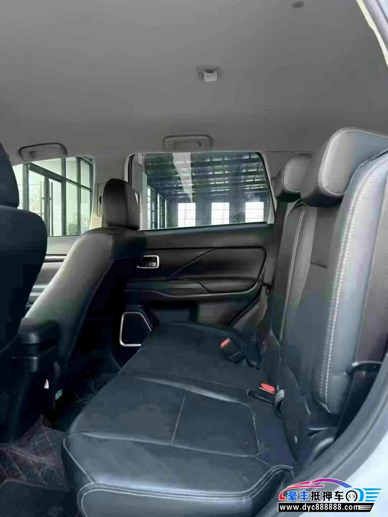 18年三菱欧蓝德轿车抵押车出售