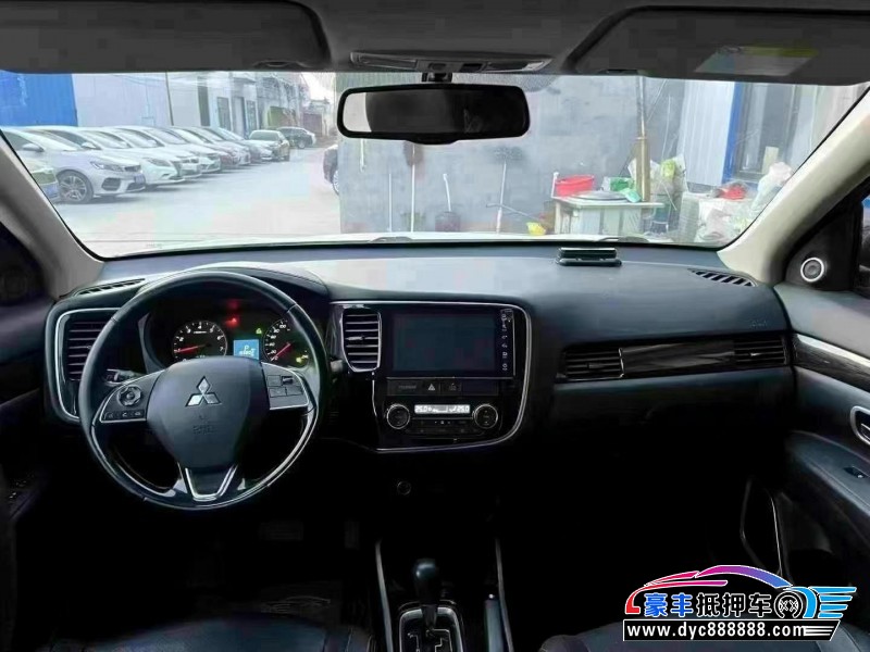 18年三菱欧蓝德轿车抵押车出售
