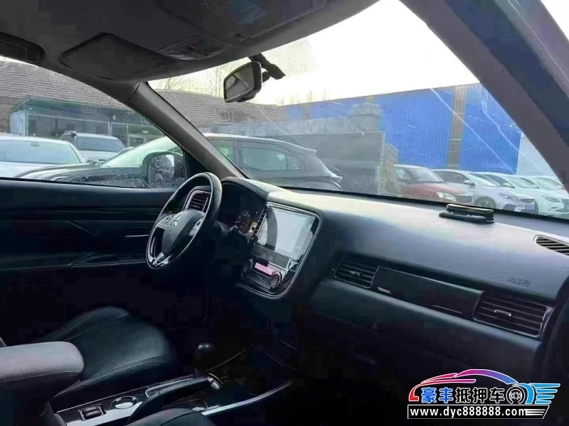 18年三菱欧蓝德轿车抵押车出售