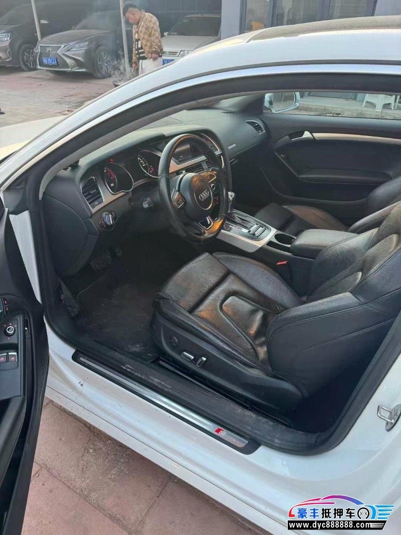 12年奥迪A5轿车抵押车出售