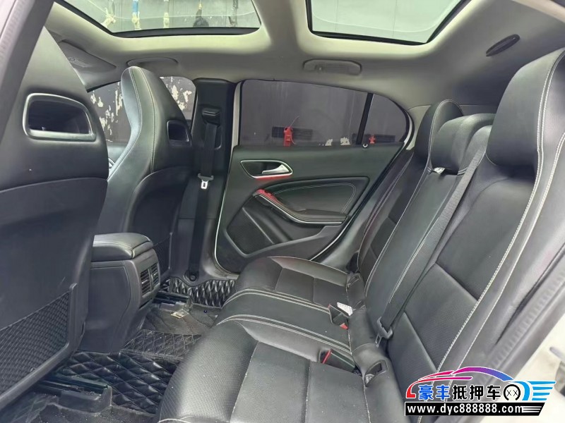 19年奔驰GLA轿车抵押车出售