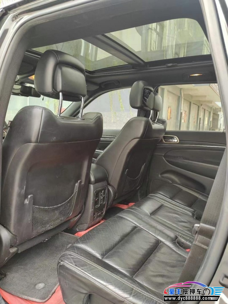 14年Jeep大切诺基轿车抵押车出售