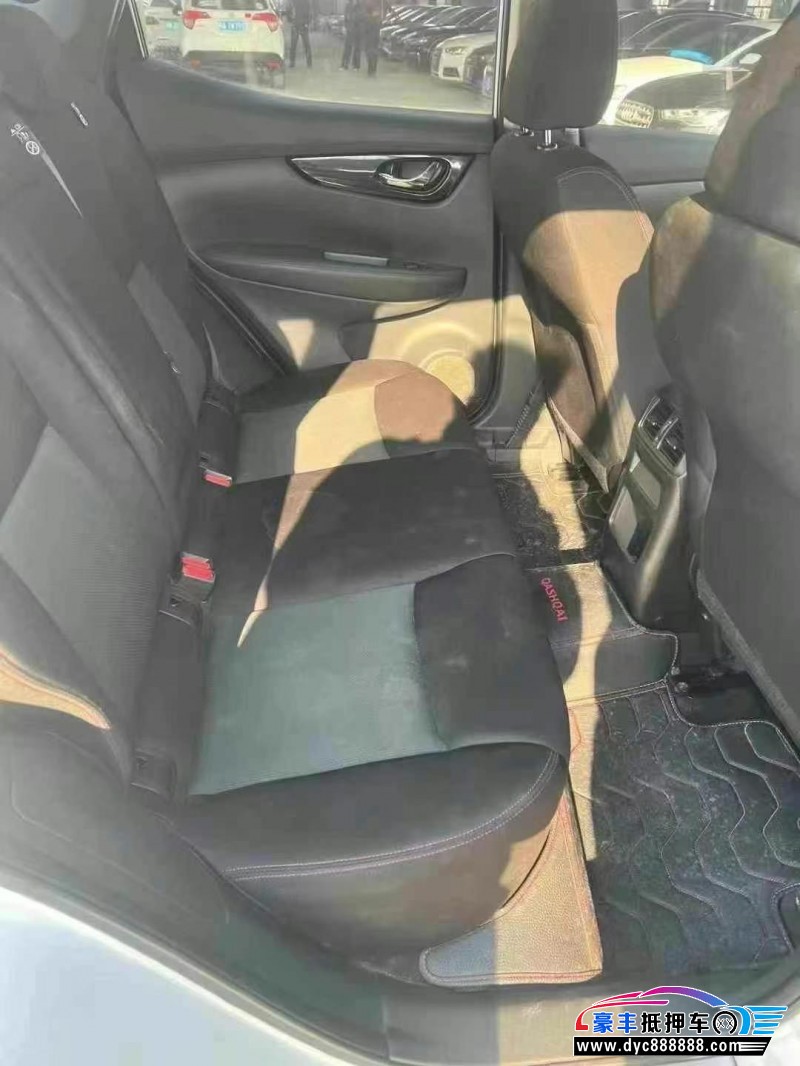 20年日产逍客轿车抵押车出售