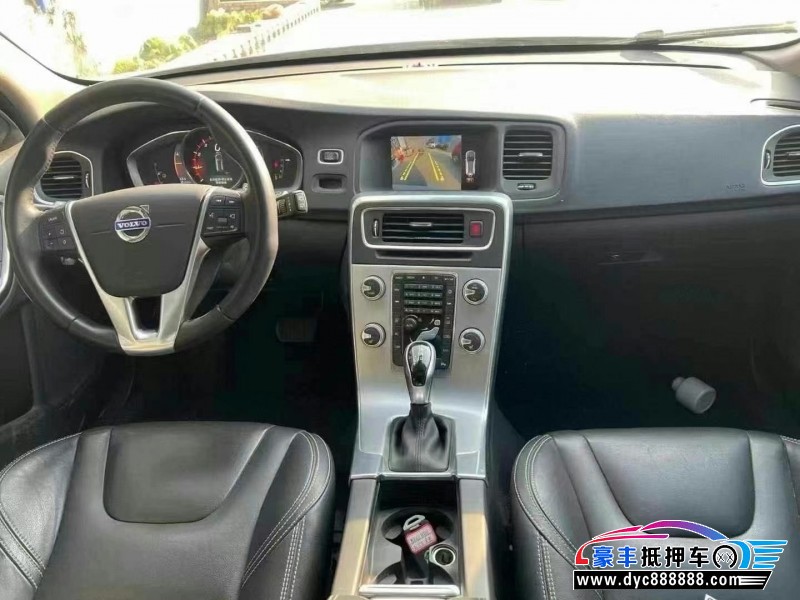 17年沃尔沃V60轿车抵押车出售