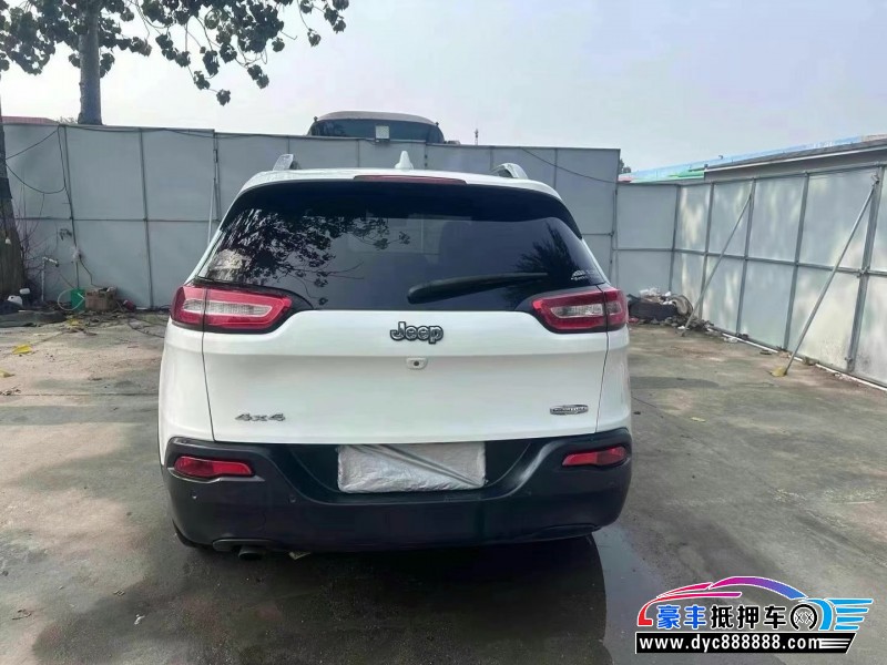 15年Jeep自由光轿车抵押车出售