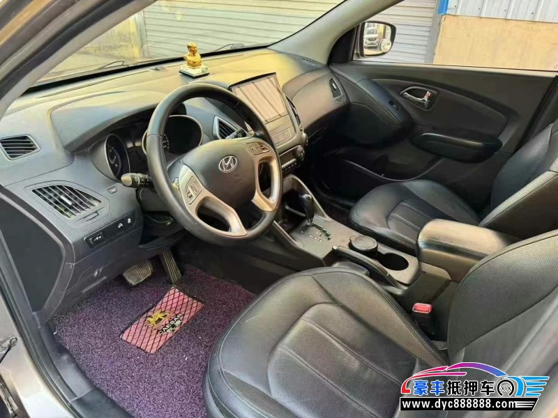 16年现代ix35轿车抵押车出售