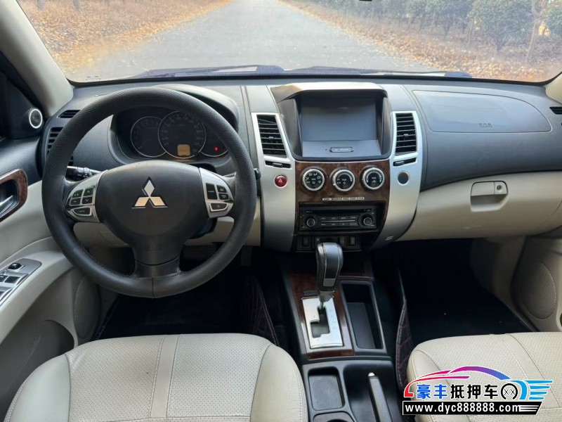 15年三菱帕杰罗SUV抵押车出售