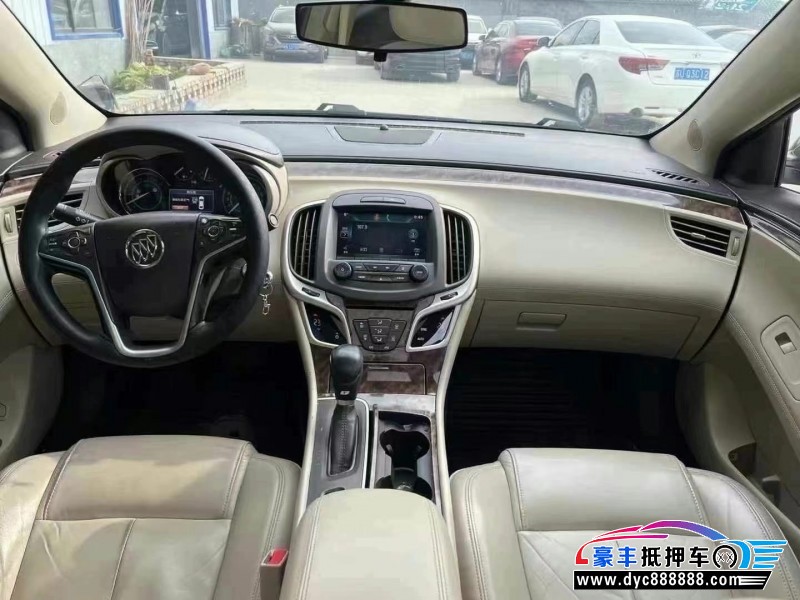 15年别克君越轿车抵押车出售