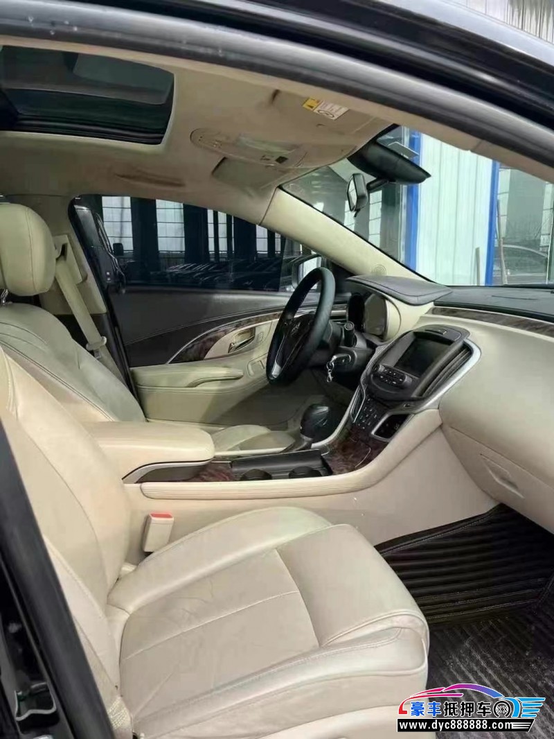 15年别克君越轿车抵押车出售