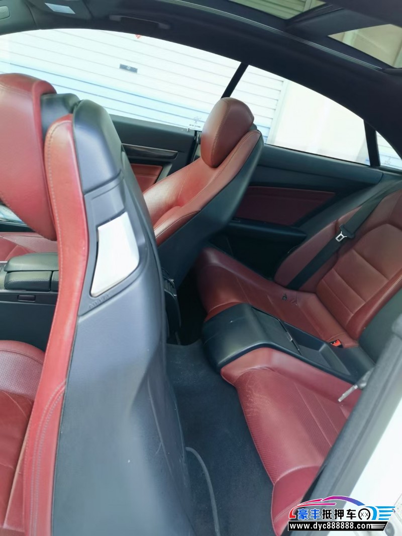 14年奔驰E级轿车抵押车出售