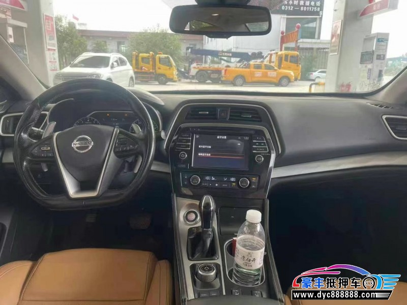 16年日产西玛轿车抵押车出售