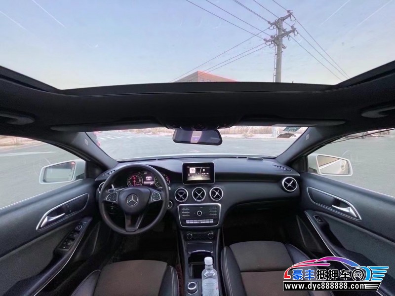 16年奔驰A轿车抵押车出售