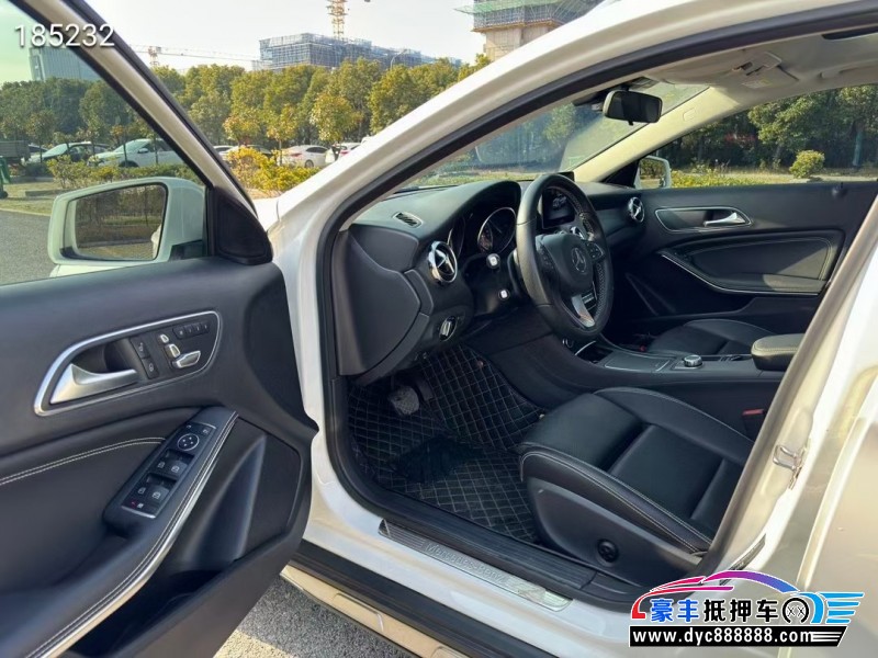 19年奔驰GLA轿车抵押车出售