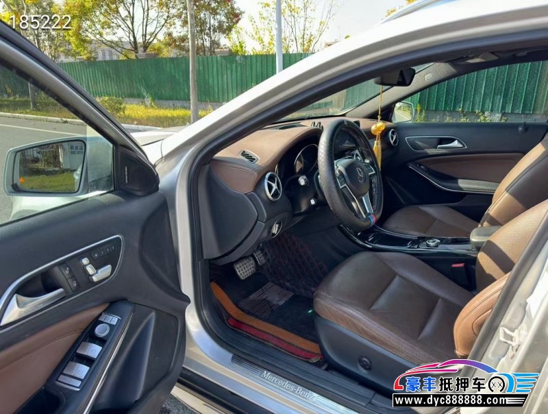 15年奔驰GLA轿车抵押车出售