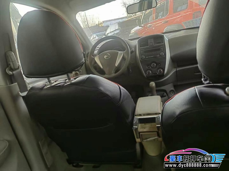 15年日产阳光轿车抵押车出售