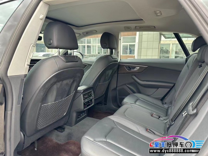 23年奥迪Q8轿车抵押车出售