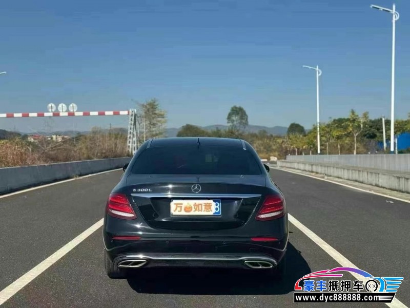 17年奔驰E轿车抵押车出售