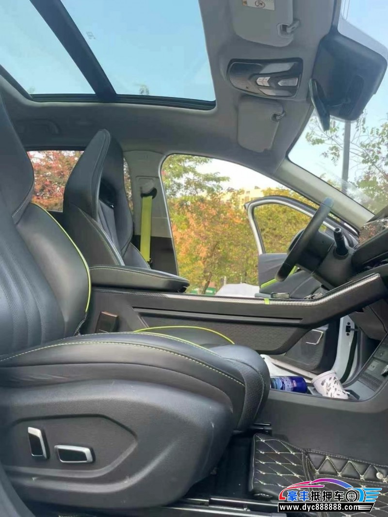 23年哪吒U轿车抵押车出售