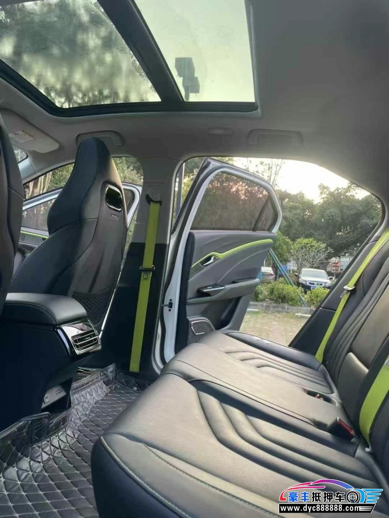 23年哪吒U轿车抵押车出售