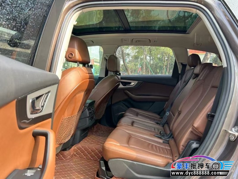 17年奥迪Q7轿车抵押车出售