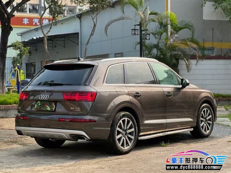17年奥迪Q7轿车抵押车出售