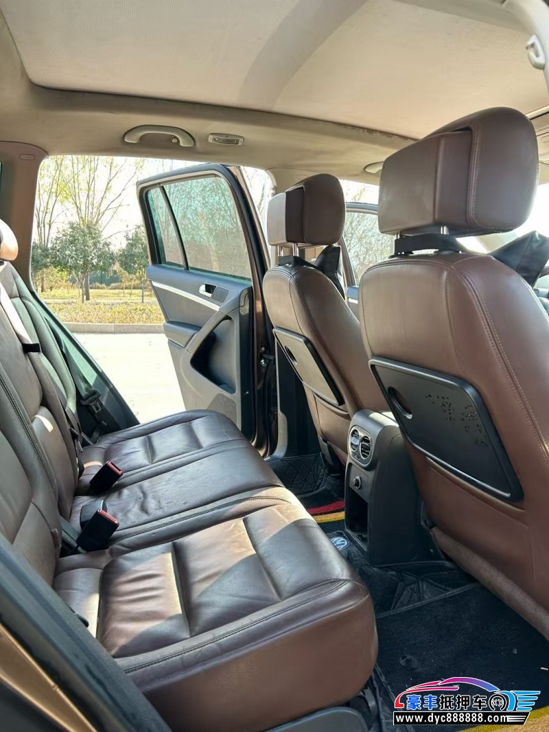 12年大众途威轿车抵押车出售