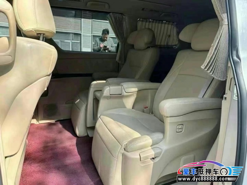 13年丰田埃尔法轿车抵押车出售