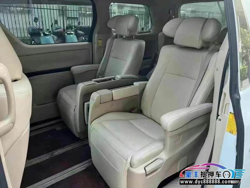 13年丰田埃尔法轿车抵押车出售