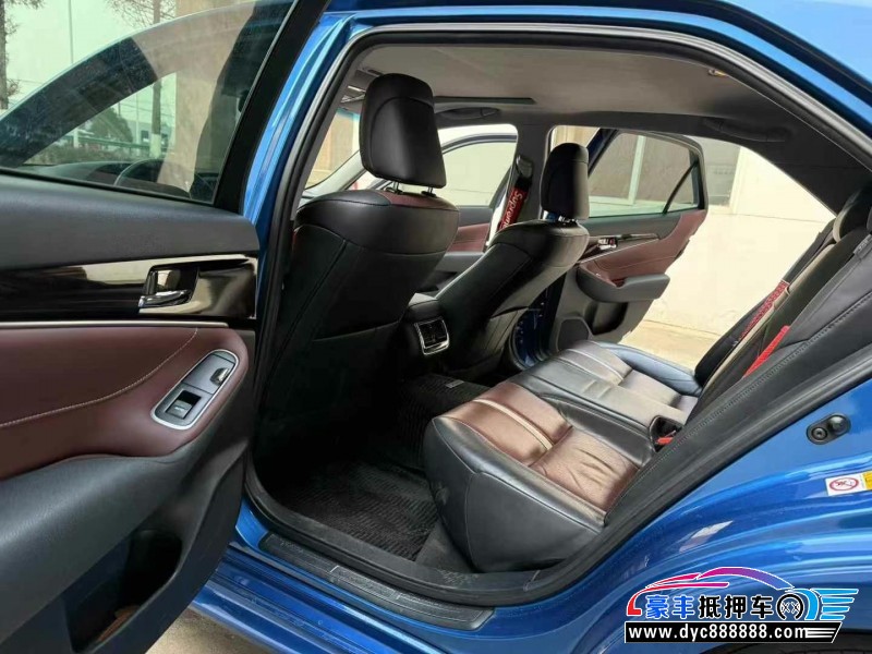 17年丰田皇冠轿车抵押车出售