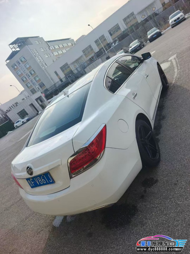 11年别克君越轿车抵押车出售