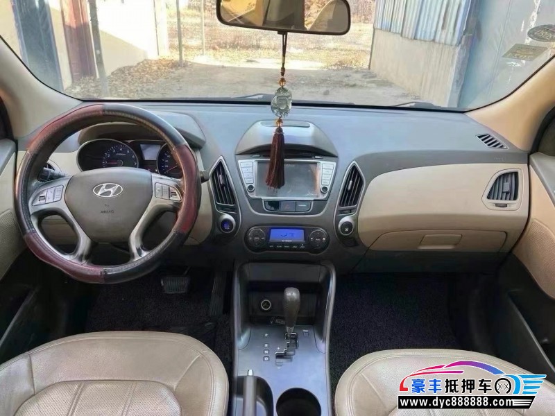 12年现代ix35轿车抵押车出售